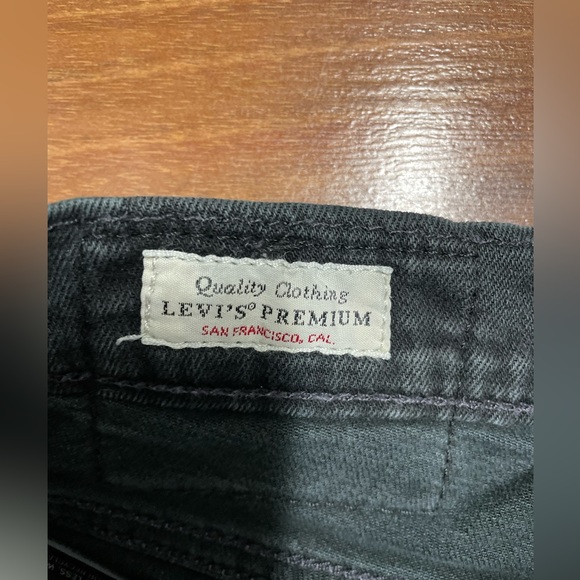 Levi’s 512 jeans black fit more like a 29 such nice jeans - Picture 3 of 5